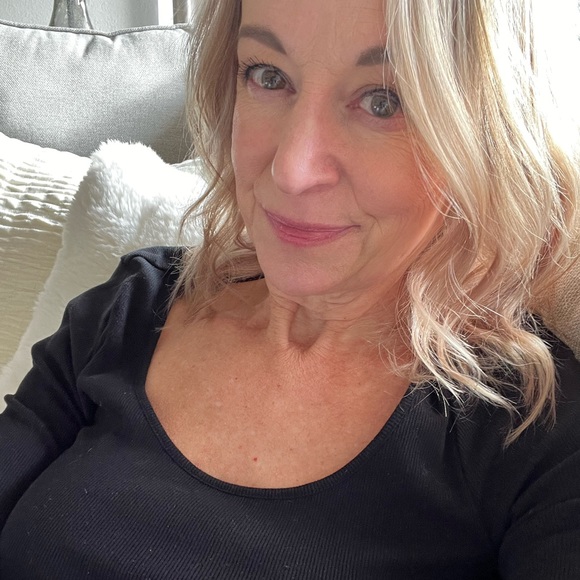 Meet your Posher, Cindi - Picture 2 of 3